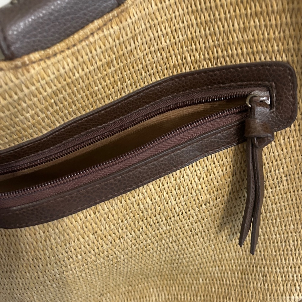 Vintage 2006 Isaac Mizrahi Tan and Brown straw Hobo Bag. Great condition! - Picture 6 of 13
